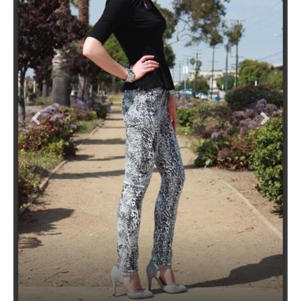 Bloggers favorite David Kahn Skinny Jeans NWT